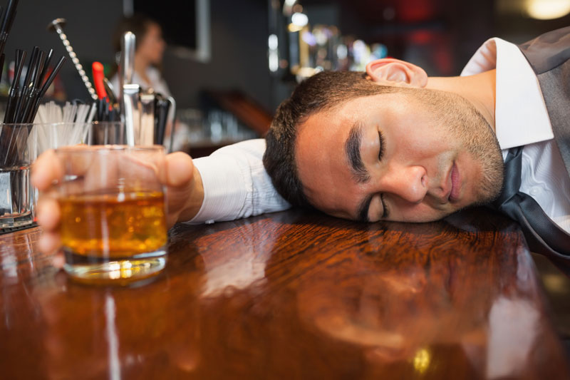 Uống rượu bia nhiều làm tăng nguy cơ mắc bệnh