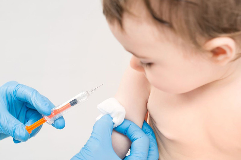 Trẻ khi được 3 tháng tuổi sẽ tiêm phòng vắc xin tiêu chảy và 6 trong 1 hoặc 5 trong 1