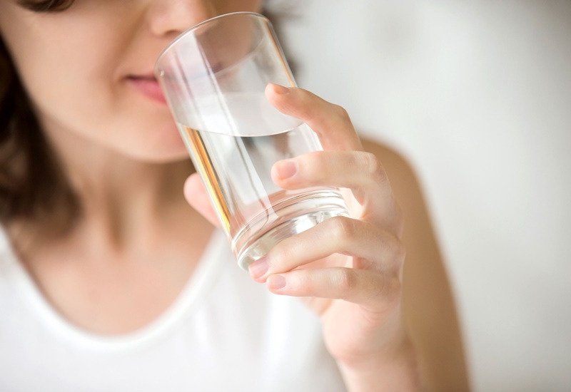 Uống nhiều nước là cách thải độc gan hiệu quả