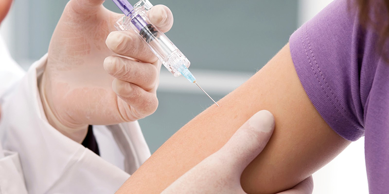 Người lớn cũng cần được tiêm vắc xin để bảo vệ sức khỏe khỏi các bệnh truyền nhiễm nguy hiểm