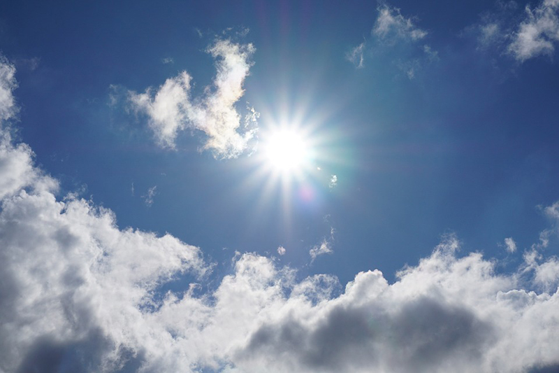 Tia UV bắt nguồn từ mặt trời